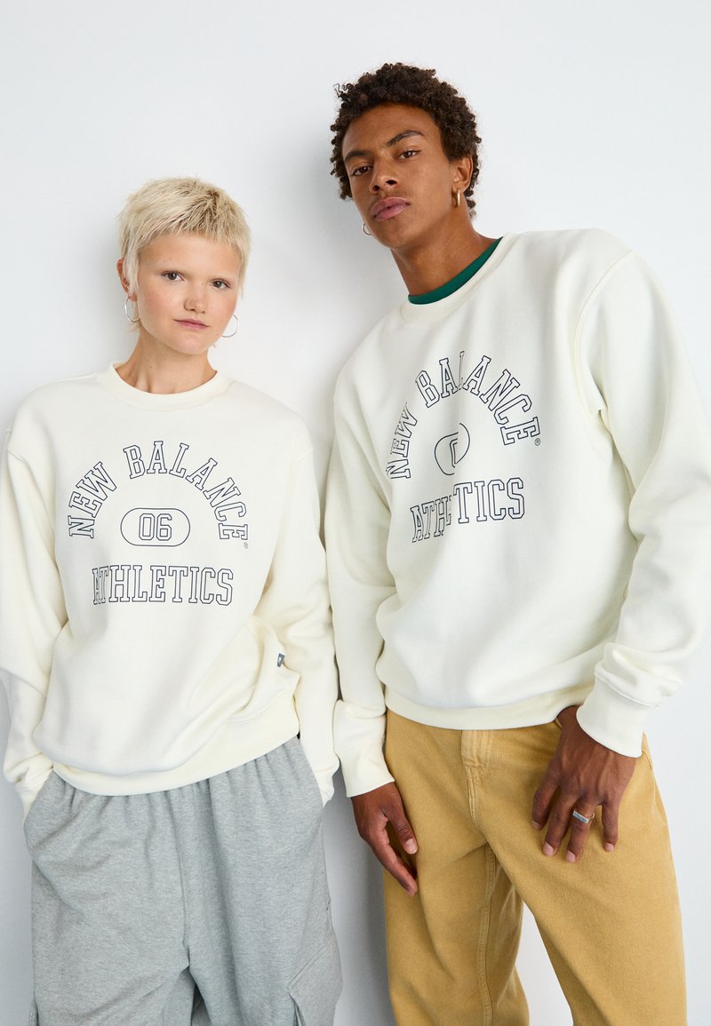 New Balance GRAPHIC CREW UNISEX - Mikina - sea salt
