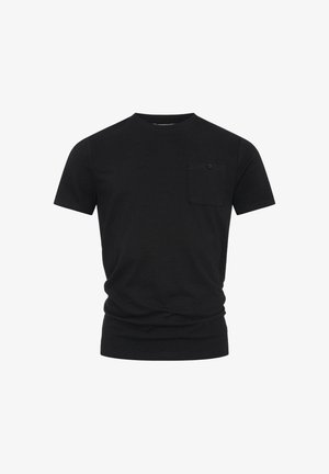 T-shirt nera a maniche corte con scollo tondo e taschino sul petto con piccolo dettaglio a bottone, mostrata su sfondo bianco.