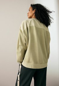 Next UTILITY POCKET FRONT PANELLED CREW NECK  - Sweater - green sage