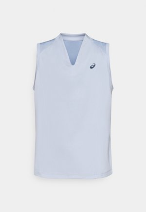 Haut de sport sans manches bleu clair avec un décolleté en V, des panneaux d'épaule texturés et un petit logo sur la poitrine gauche. Finition en tissu lisse.