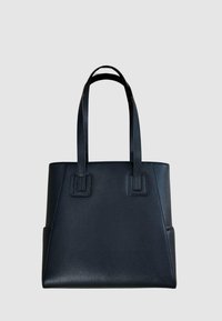 Borsa tote nera con doppi manici, realizzata in pelle texturizzata. Presenta una forma strutturata e una base rettangolare con cuciture laterali angolari.
