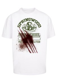 Fehér pamut póló, amelyen zöld grafikával szerepel a "Springwood Középiskola" és a "Testnevelés" felirat, vörös karomnyomokkal és fröccsenésekkel.