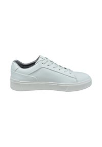 Weiße Ledersneaker mit grauen Details, Schnürdesign, abgerundeter Zehenpartie, glatte Oberfläche und einer dicken weißen Gummisohle.