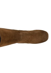 Braune Wildlederstiefel bis zum Knie mit runder Zehenform und glatter Textur. Verfügt über eine Seitennaht und eine flache Sohle. Einfaches und minimales Design.