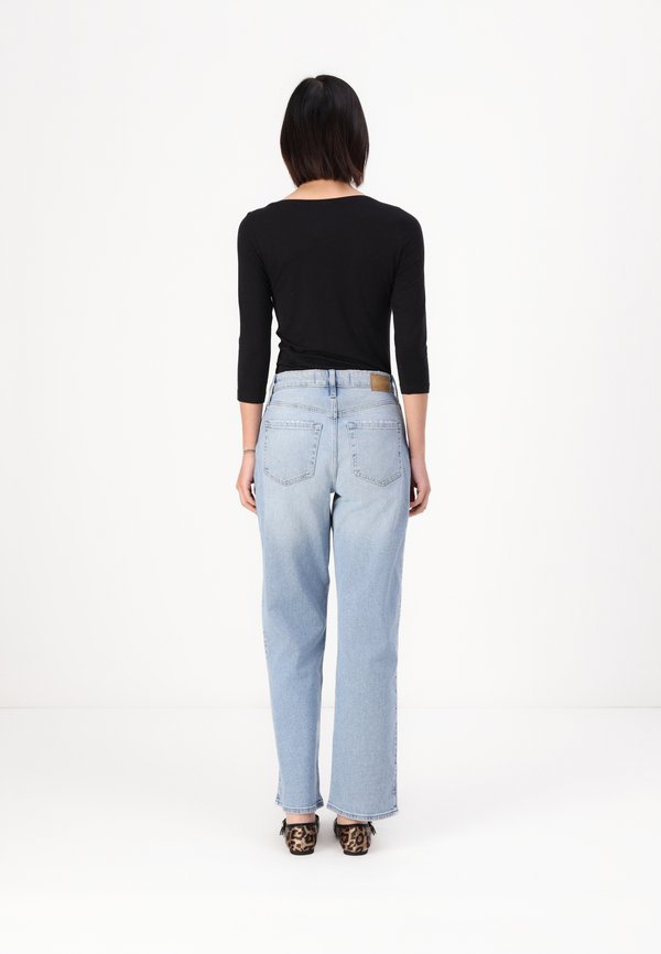 Ultra High-Rise Medium Wash Dad Jeans - Relaxed fit jeans2