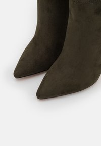 Steve Madden DAKOTA - Botas de salto alto - olive