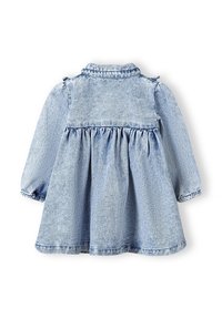 Denimmekko vaaleansinisena, jossa on kaulus, pitkät hihat ja kootut hameet vyötäröllä. Rakenteellinen kangas, jossa on klassinen viimeistely.