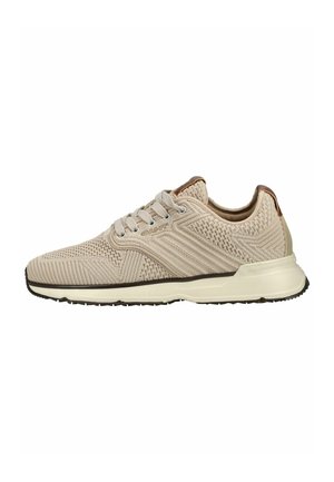 Sneaker beige a basso profilo in maglia con chiusura con lacci, suola imbottita e dettagli marrone scuro sul tallone e sul logo del marchio.