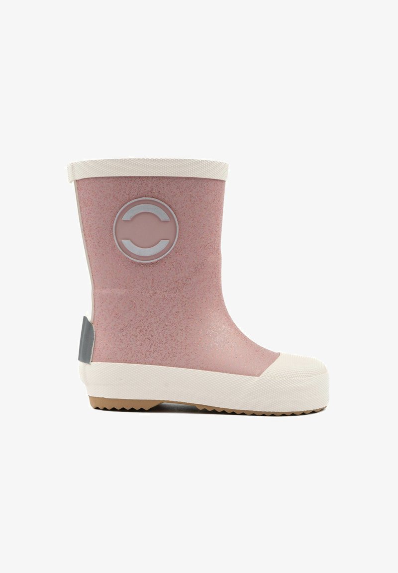Bota de lluvia de goma brillante rosa con una punta blanca, parte superior texturizada, acento gris en el talón y un logo circular en el tubo.