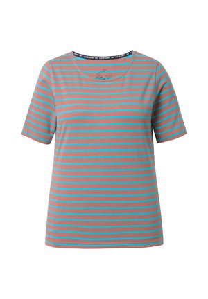 Brązowy t-shirt w paski z poziomymi turkusowymi liniami, z krótkimi rękawami i okrągłym dekoltem, z czarną metką z tyłu.