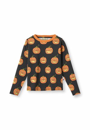 Sort langærmet skjorte med gentagne orange jack-o'-lantern græskaransigter og en orange krave, designet til børn.