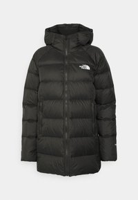 Veste d'hiver matelassée noire avec capuche, fermeture éclair frontale, poches latérales et logo blanc The North Face sur la poitrine.