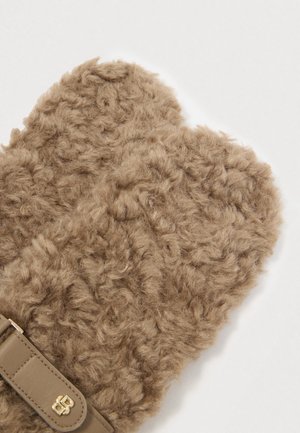 Rank 12: BOSS - BOSS x STEIFF YOSIE - Mittens