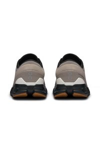 On CLOUD X 4 - Trainingsschuh - fog   black