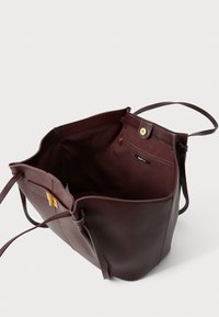 Gina Tricot LONG STRAP BAG - Pirkinių krepšys - burgundy