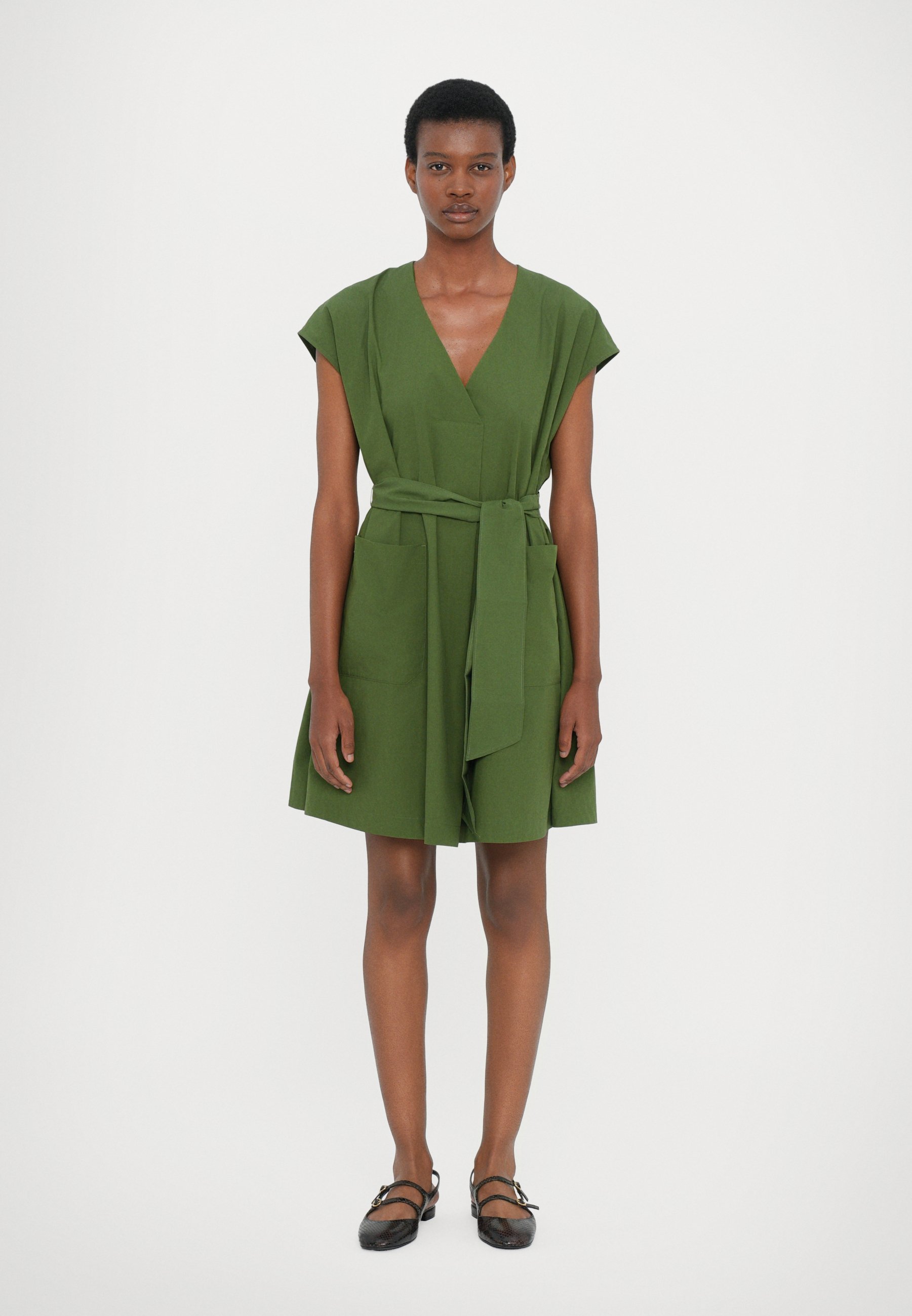 pretty garden green dress Trine main image 1