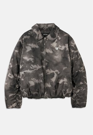 Cropped gray camouflage jacket made of soft fabric with a zippered front, collared neck, elasticated waistband, and side pockets.