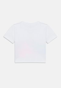 Λευκό κοντομάνικο cropped t-shirt από απαλή βαμβακερή ύφανση. Διαθέτει στρογγυλή λαιμόκοψη και λεία υφή, χωρίς σχέδια ή γραφικά.