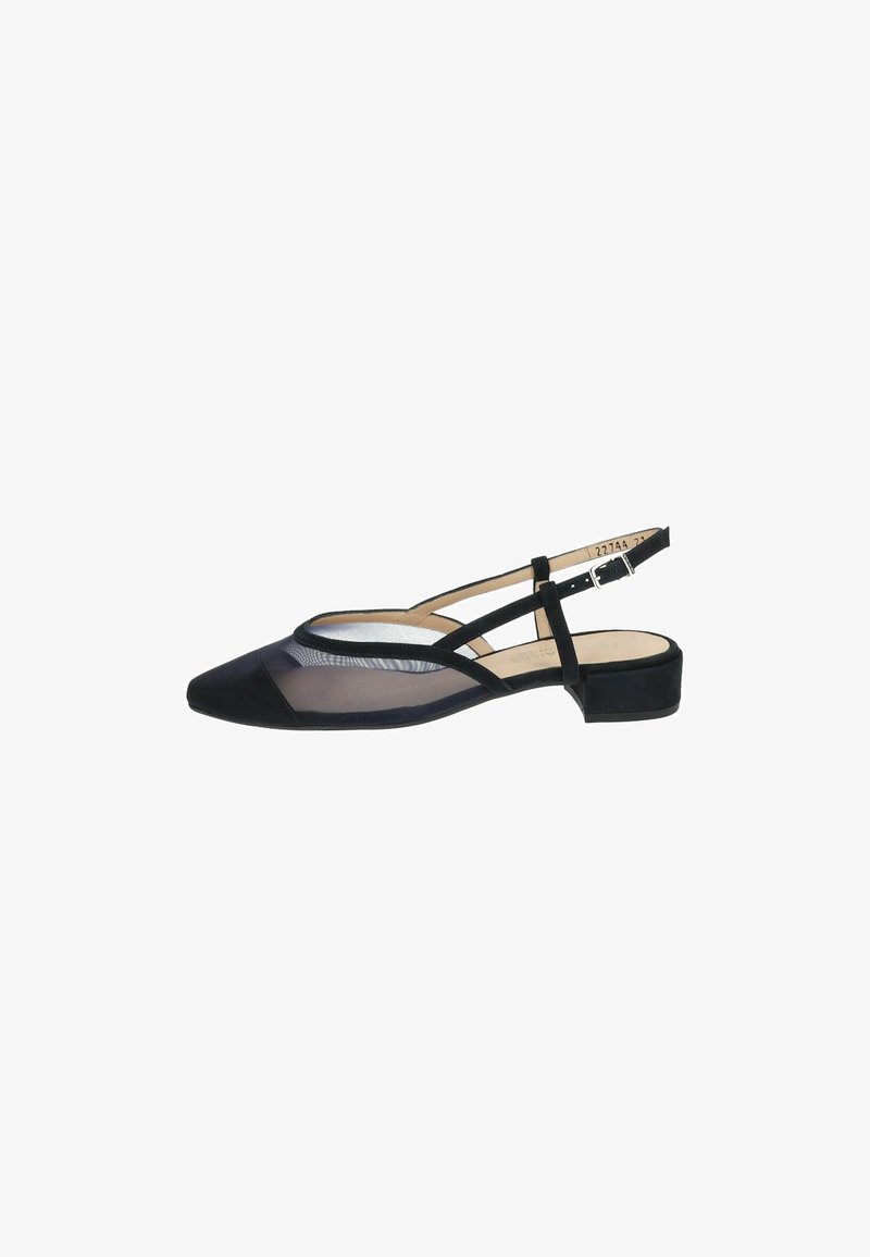 Escarpin noir à talon slingback avec un bout pointu, dessus en maille, accents en daim et un petit talon carré. Comprend une sangle ajustable à la cheville pour un meilleur maintien.