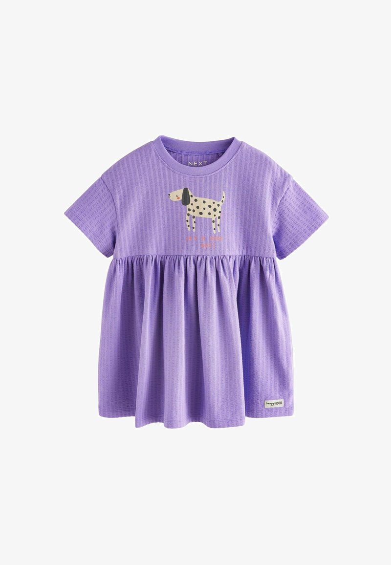 Robe texturée violette à manches courtes pour tout-petit avec taille froncée et motif de chien tacheté de dessin animé sur la poitrine.