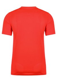 Rode sport T-shirt met korte mouwen, gemaakt van ademend materiaal. Opvallende kenmerken zijn de gladde textuur en het minimalistische ontwerp zonder logo's.