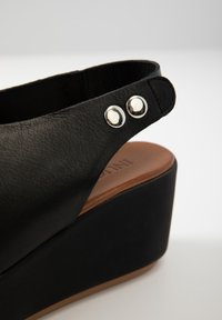 Inuovo Sandales à plateforme - black