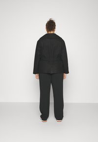Vero Moda Curve VMANNE BERGEN  - Manteau court - black