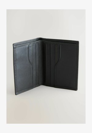 Schwarzes Lederportemonnaie mit mehreren Kartenfächern, strukturiertem Innenraum und genähten Kanten. Die offene Ansicht zeigt ein minimalistisches Design und eine glatte Oberfläche.