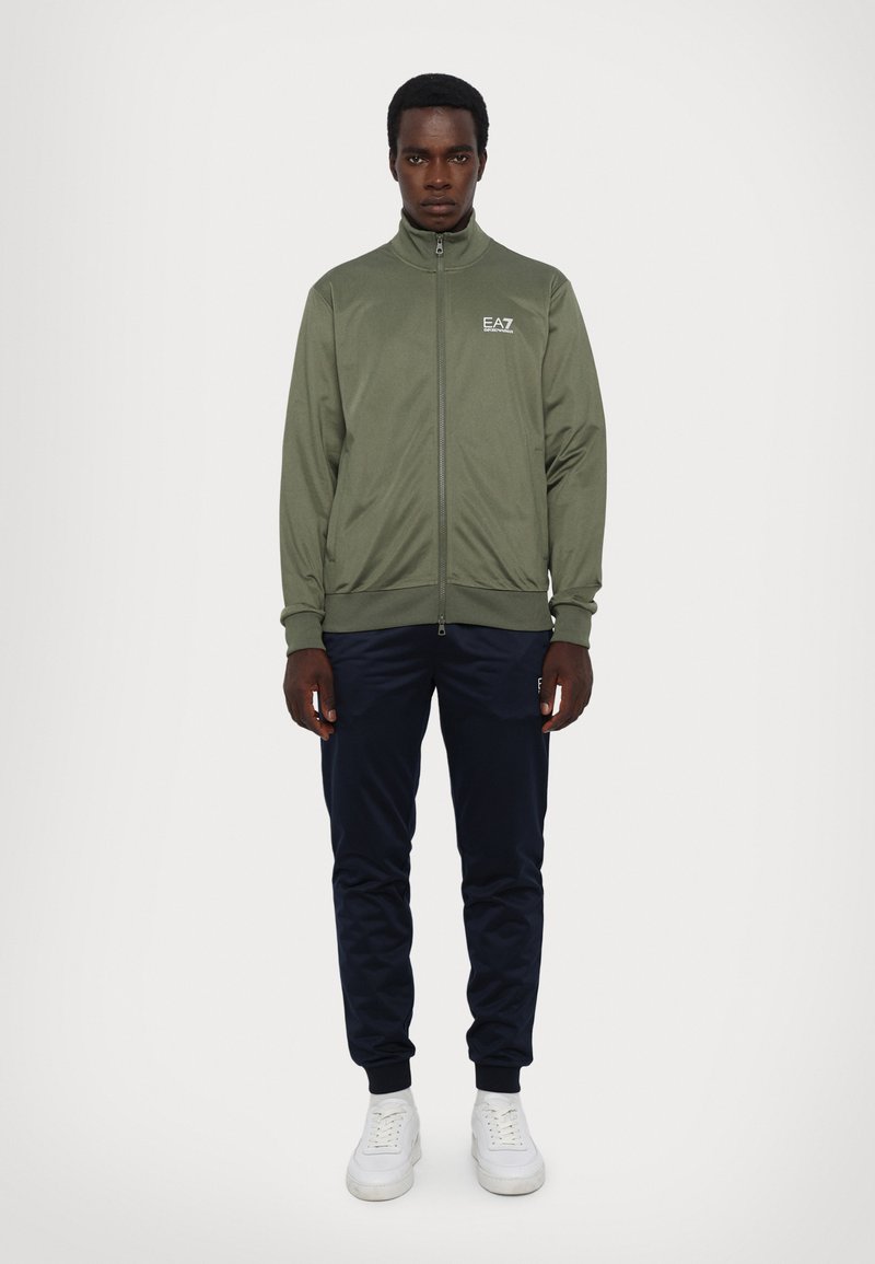EA7 Emporio Armani TRAIN CORE SUIT - Treningas - green/blue