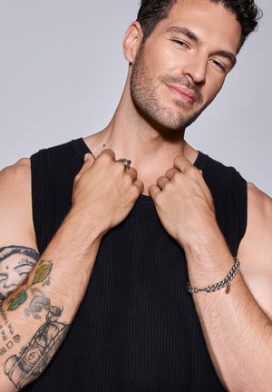 YES ZALEWSKI UNISEX metaliczna czerń