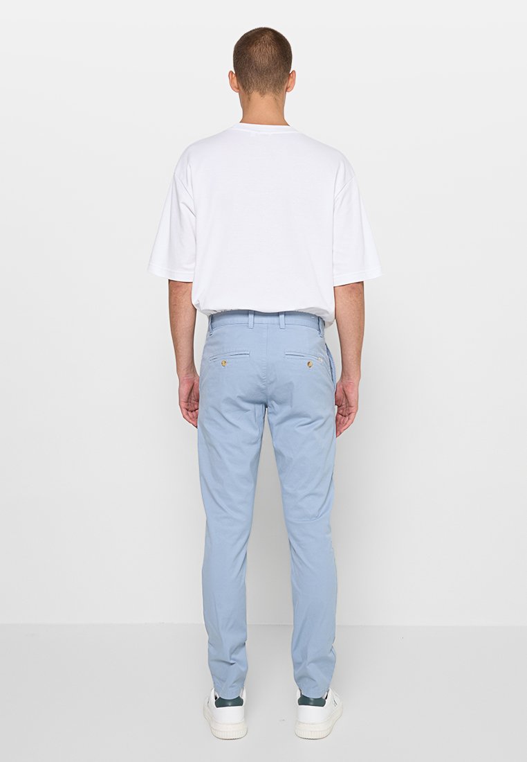 SLIM FIT