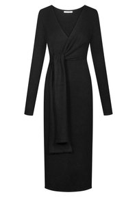 Czarna sukienka o kopertowym kroju z długimi rękawami, dekoltem w serek, detalem w postaci węzła w talii i długości do kolan. Gładka tekstura i dopasowana sylwetka.