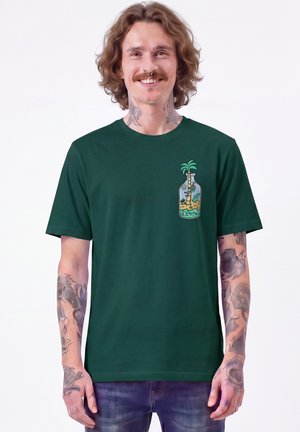 watapparel, HOLIDAY IN A BOTTLE UNISEX - T-Shirt print - glazed green