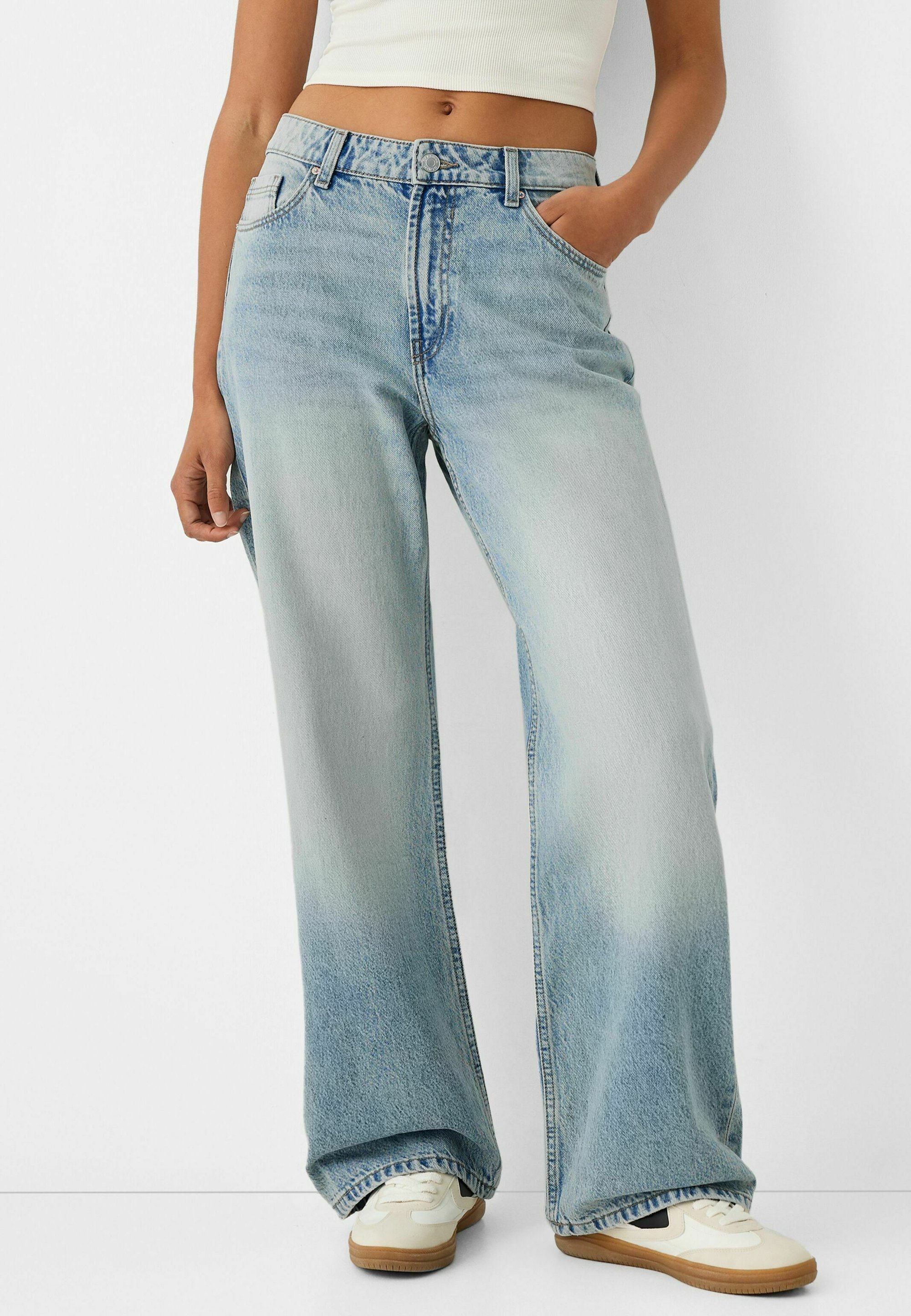 Jean Bershka Femme Slim Gris - Taille 38 (W28/L32) - 98% Coton - Occasion Très Bon état
