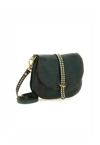Borsa a tracolla verde in pelle con patta arcuata, tracolla con borchie e dettagli in oro. Presenta una tracolla removibile e una finitura texturizzata.