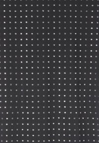 Tessuto nero con un motivo di piccole macchie d'argento lucide distribuite uniformemente. Texture liscia con una finitura lucida.