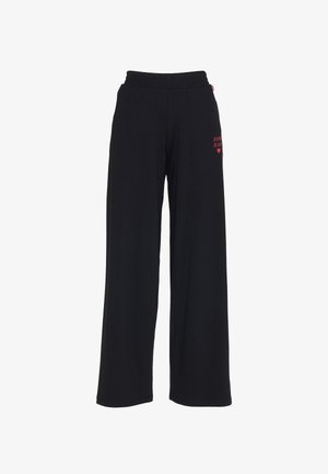 Schwarze weite Hosen aus weichem Stoff, mit einem elastischen Bund und kleinen roten Logodetails auf der linken Seite.