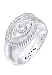 Silver ring med en strukturerad oval design som har ett centralt öga-motiv. Markerad med "Kuzzo'i" och "925" för sterlingsilverkvalitet.
