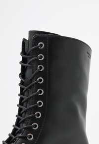 Vagabond Botines con plataforma - black