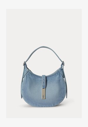 Hele sinine denimist õlakott kumerate vormidega, ühe rihmaga ja hõbedase ristküliku klambriga, millel on väike hobuse logo.