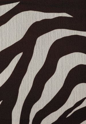 Motif à rayures zébrées en noir et blanc avec des lignes courbes et irrégulières sur un fond de tissu texturé.