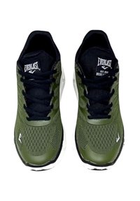 Scarpe da corsa verdi e nere con tomaia in rete, punta rotonda e suola bianca. Include lacci neri e dettagli di ventilazione.