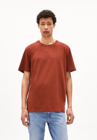 ARMEDANGELS MAARKUS SOLID - T-shirt basic - dark amber