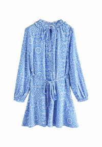 Sininen mekko, jossa on pitkät hihat ja kerätty kaula-aukko. Siinä on valkoinen kukkakuosi, vyötäisellä solmittava naru ja liehuva helma.