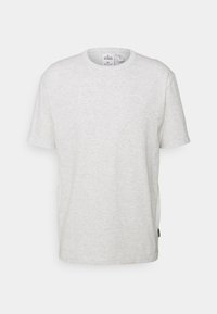 Lichtgrijze crew neck T-shirt van zacht materiaal, met korte mouwen en een relaxte pasvorm. Etiket zichtbaar op het binnenste gedeelte van de hals.