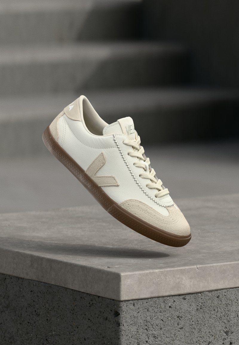 Veja VOLLEY white/natural/bark/white