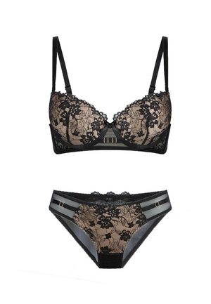 Schwarzes Spitzen-BH-Set mit passenden Pantys, nude-farbenem Unterfutter und floralem Muster, mit verstellbaren Trägern und transparenten Seitenpaneelen.