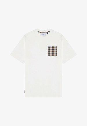 T-shirt bianco a maniche corte con una tasca a toppa a scacchi marrone e beige. Realizzato in tessuto morbido con un classico scollo rotondo.