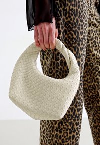 Gina Tricot BRAIDED HANDBAG - Torbica - offwhite
