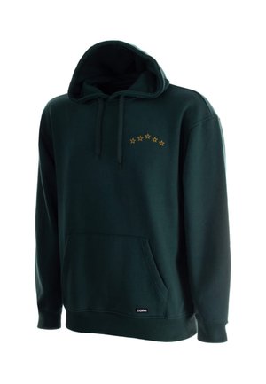 Donkergroene hoodie met een buidelzak en zes kleine gouden sterren in een boog op de bovenkant van de borst.